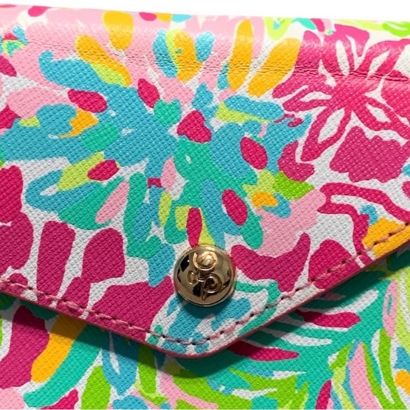 Lilly Pulitzer Spot Ya Collapsible Sunglass Case - Picture 8 of 9